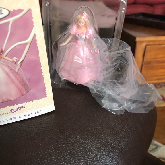 Hallmark Keepsake 1996 Barbie Easter Ornament - Picture 15 of 16